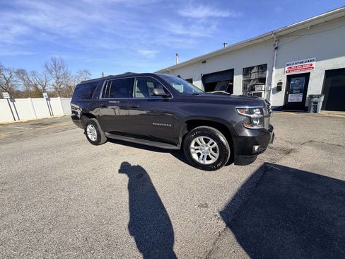 Used 2015 Chevrolet Suburban LT image 48