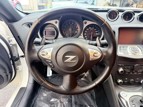Used 2015 Nissan 370Z Touring RWD image 15