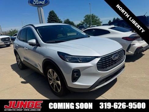 Certified 2025 Ford Escape Platinum AWD/4WD image 2