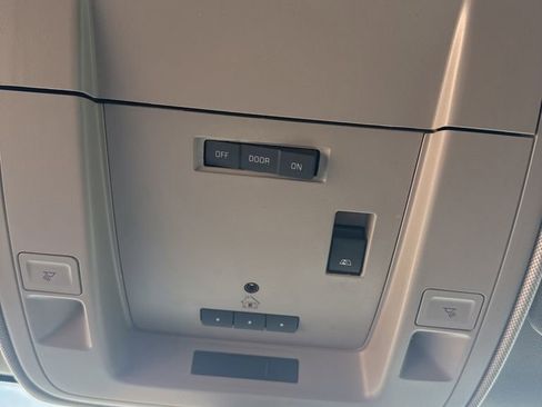 Used 2016 Chevrolet Silverado 1500 LTZ image 17