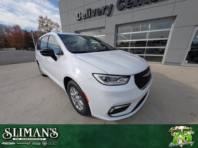 New 2026 Chrysler Pacifica Select