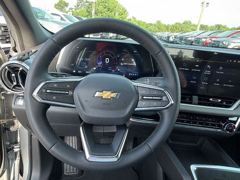 New 2026 Chevrolet Equinox LT w/ Convenience Package II AWD/4WD image 17