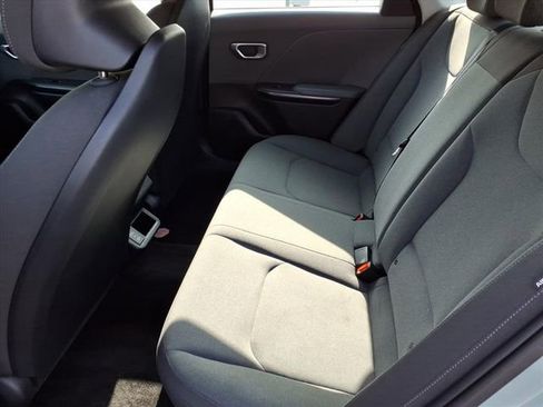 Used 2025 Kia K4 LXS image 11