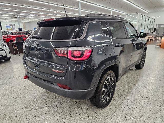 Used 2018 Jeep Compass Trailhawk w/ Cold Weather Group AWD/4WD image 4