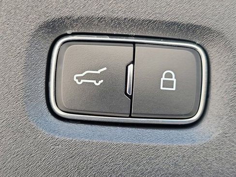 Certified 2025 Lincoln Navigator Reserve AWD/4WD image 13