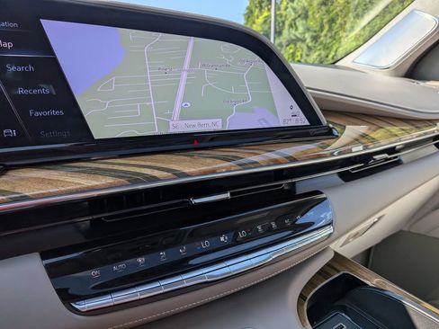 Certified 2023 Cadillac Escalade Premium Luxury Platinum AWD/4WD image 17