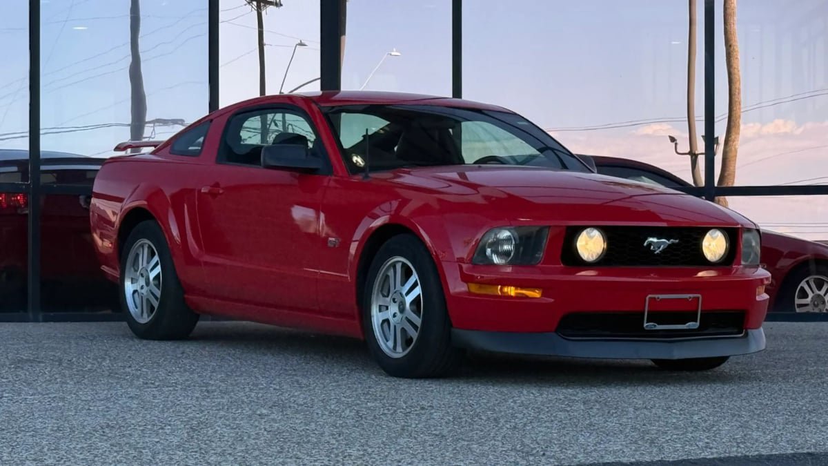 Used 2005 Ford Mustang GT Premium RWD image 17