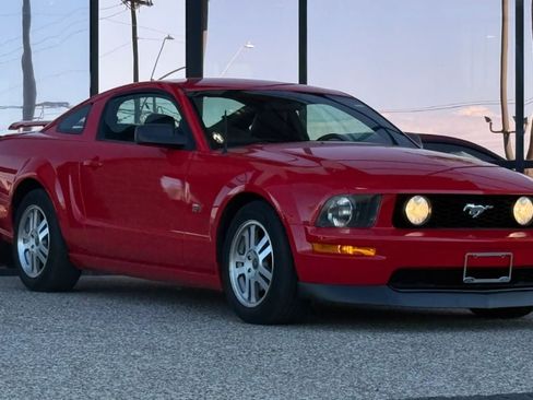 Used 2005 Ford Mustang GT Premium RWD image 17