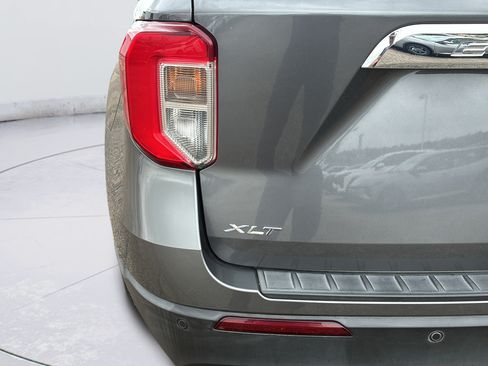 Used 2021 Ford Explorer XLT RWD image 39