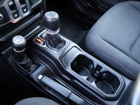 Used 2019 Jeep Wrangler Sport AWD/4WD image 32