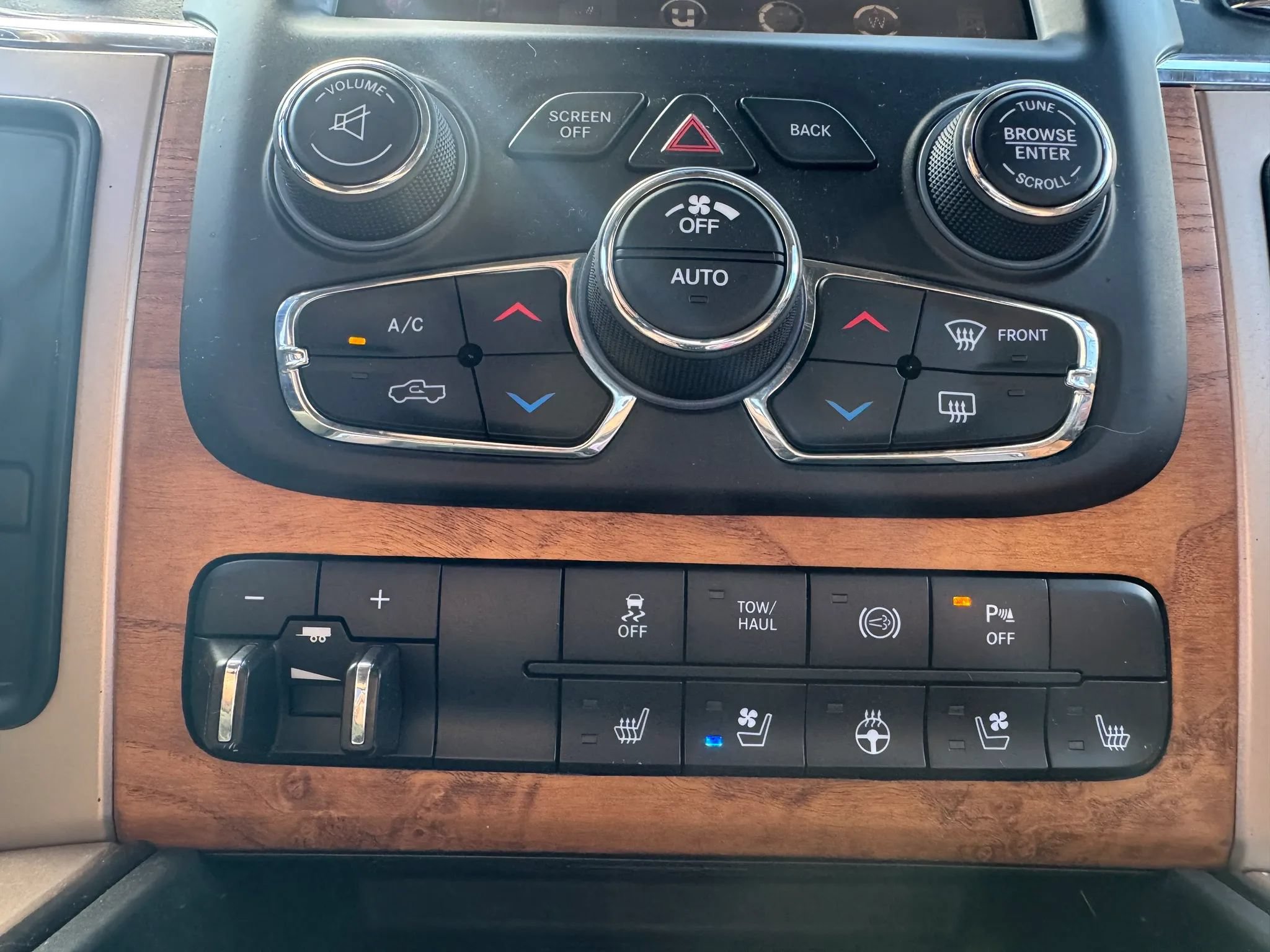 Used 2015 RAM 3500 Laramie Longhorn AWD/4WD image 44