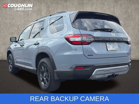 Used 2025 Honda Pilot TrailSport image 6
