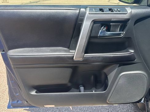Used 2017 Toyota 4Runner SR5 AWD/4WD image 26