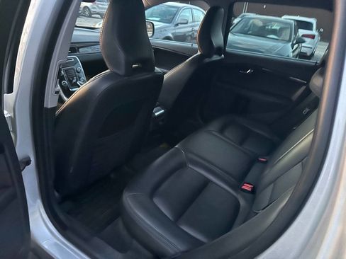 Used 2016 Volvo XC70 T5 Premier w/ Proximity Package image 11