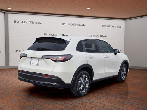 New 2026 Honda HR-V LX image 8