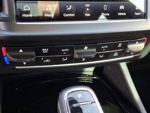 Used 2022 Maserati Levante Modena AWD/4WD image 16