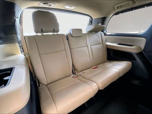 Used 2018 Toyota Sequoia Platinum image 30