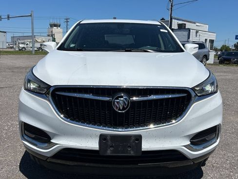 Used 2018 Buick Enclave Essence AWD/4WD image 2