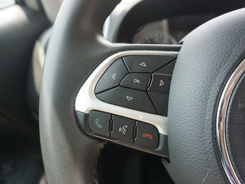 Used 2021 Jeep Renegade Latitude FWD image 8