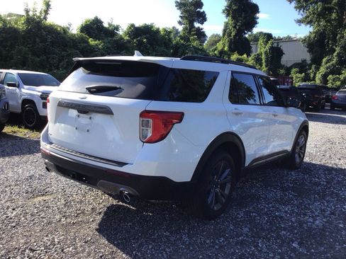 Used 2023 Ford Explorer XLT w/ Equipment Group 202A RWD image 4