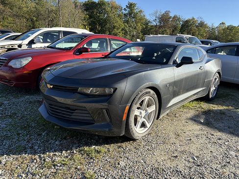 Used 2018 Chevrolet Camaro LT RWD image 1