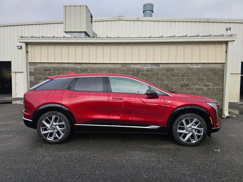 New 2026 Cadillac Optiq Luxury 1 image 13