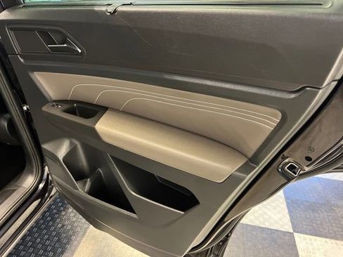 Certified 2022 Volkswagen Atlas SE image 14