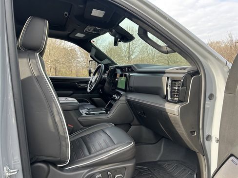 Used 2025 GMC Sierra 2500 AT4X image 44