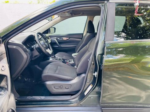 Used 2018 Nissan Rogue SV w/ Sun & Sound Touring Package image 9