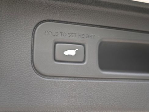 Used 2025 Honda Pilot EX-L image 18