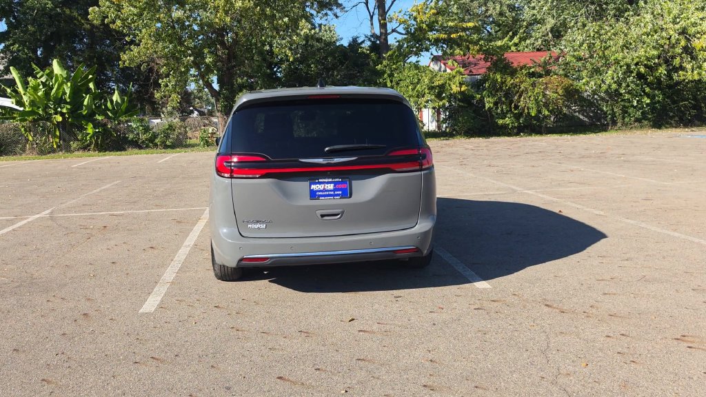 Used 2025 Chrysler Pacifica Select FWD image 7