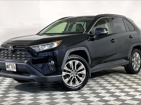 Used 2019 Toyota RAV4 XLE Premium w/ Cold Weather Package AWD/4WD image 1