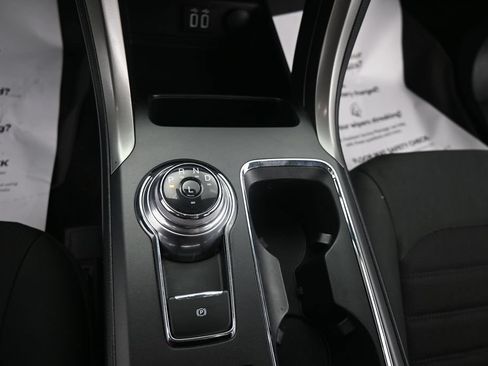 Used 2020 Ford Fusion SE FWD image 22