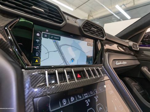 Used 2022 Lamborghini Urus AWD/4WD image 45