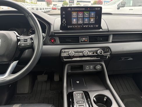 Used 2025 Honda Pilot Touring image 31