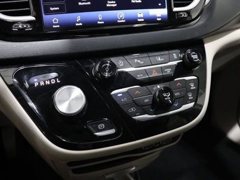 Used 2023 Chrysler Pacifica Touring-L FWD image 28