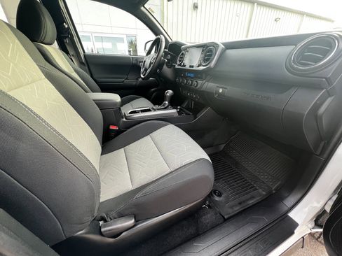 Used 2022 Toyota Tacoma TRD Sport image 27