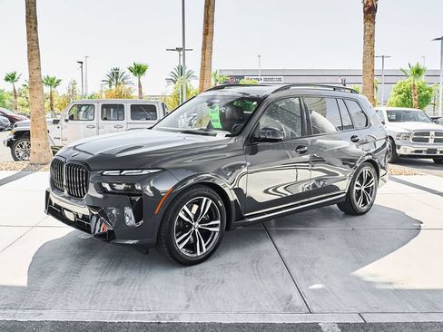 Used 2025 BMW X7 xDrive40i w/ M Sport Package AWD/4WD image 5
