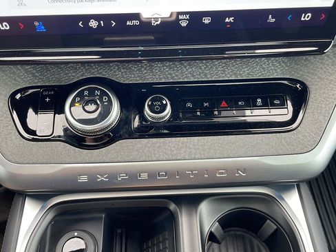 Used 2025 Ford Expedition Tremor AWD/4WD image 21