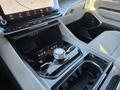 New 2026 Jeep Grand Wagoneer L Limited AWD/4WD image 12