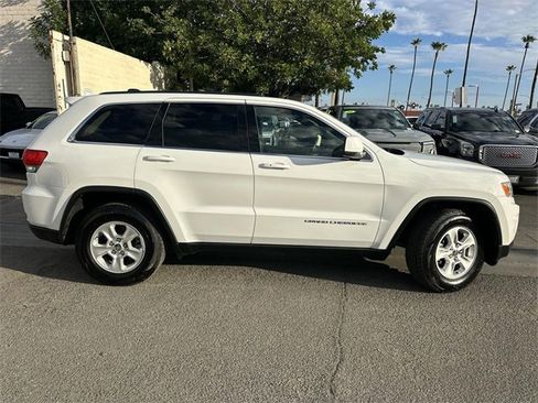 Used 2016 Jeep Grand Cherokee Laredo image 3