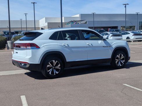 Used 2024 Volkswagen Atlas Cross Sport SE image 5