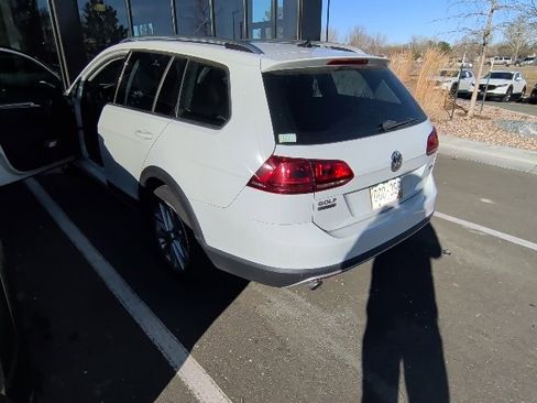 Used 2017 Volkswagen Golf Alltrack S image 2