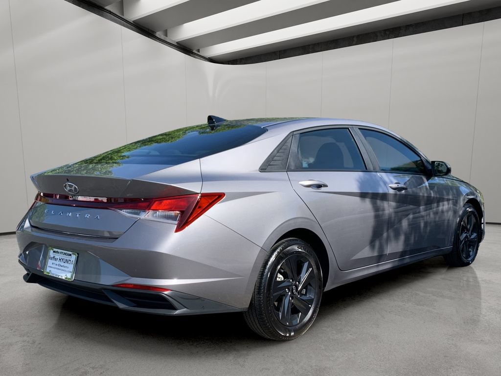 Certified 2023 Hyundai Elantra SEL FWD image 5