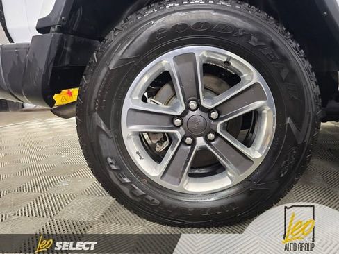 Used 2022 Jeep Wrangler Unlimited Sahara w/ Cold Weather Group AWD/4WD image 23