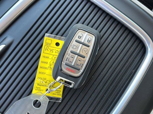 Used 2024 Chrysler Pacifica Touring-L FWD image 31