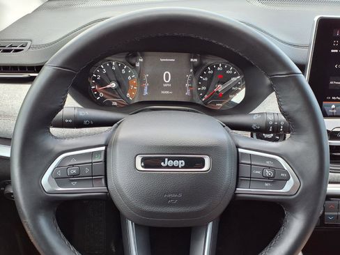 Used 2022 Jeep Compass Latitude image 14