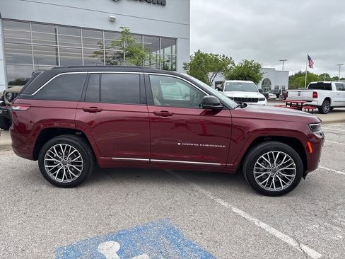 New 2026 Jeep Grand Cherokee Summit AWD/4WD image 32