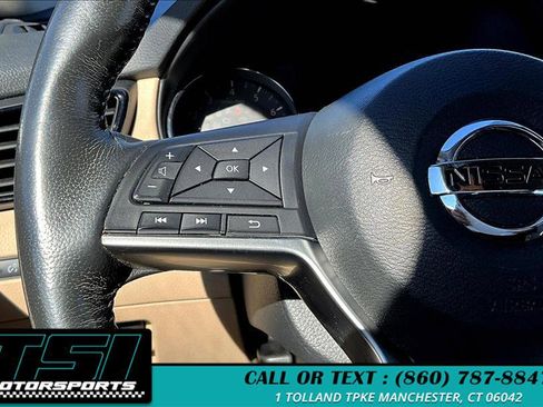 Used 2018 Nissan Rogue SV w/ Premium Package image 18