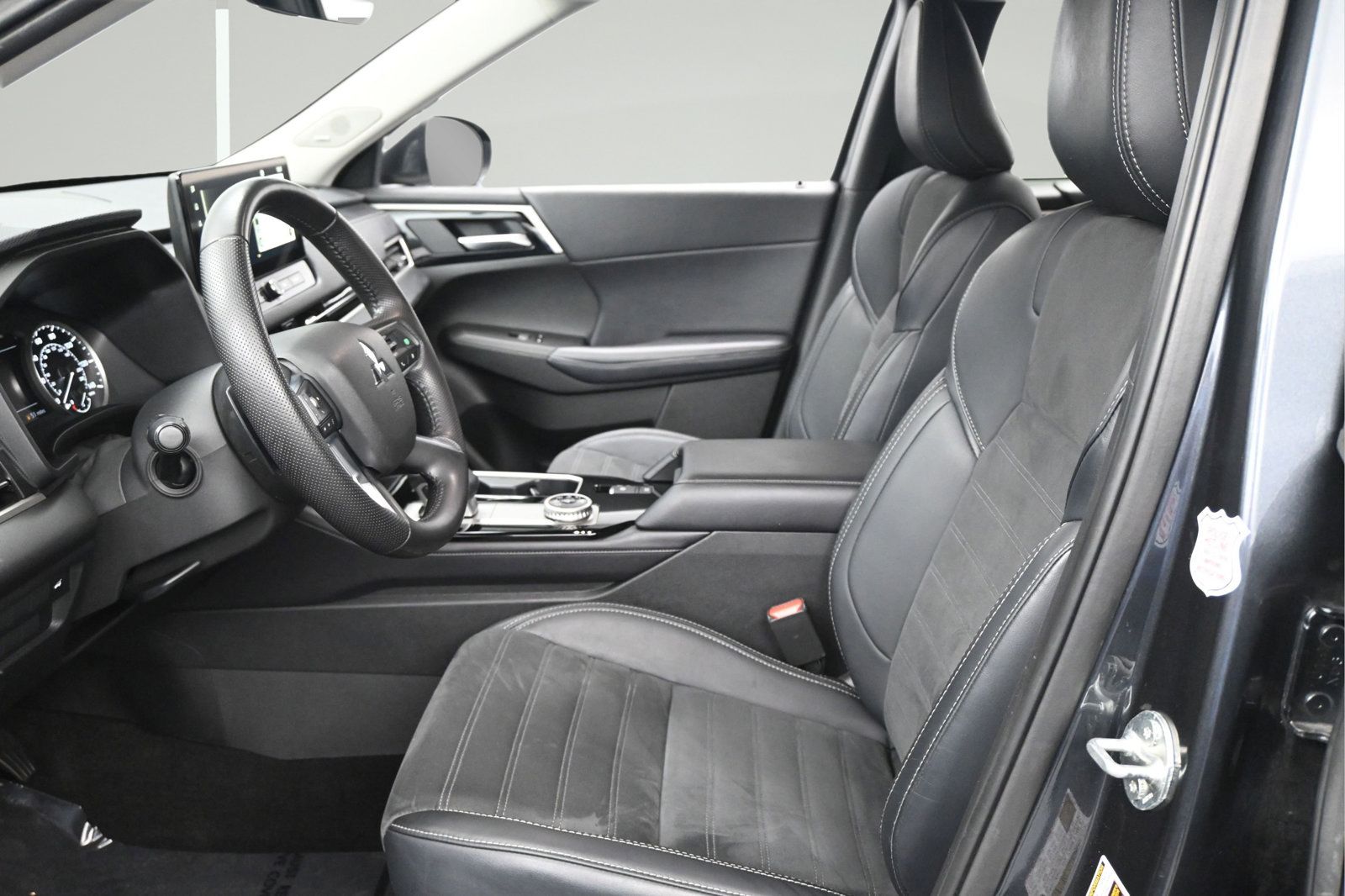 Used 2025 Mitsubishi Outlander SE AWD/4WD image 9